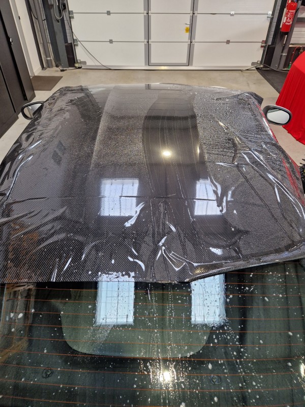 PPF carbone sur le toit d'une Alpine A110 de Vienne