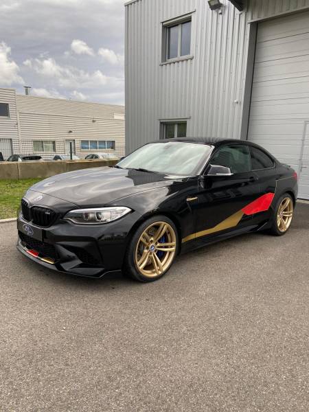 Personnalisation avec un kit déco d’une BMW M2 de Brindas