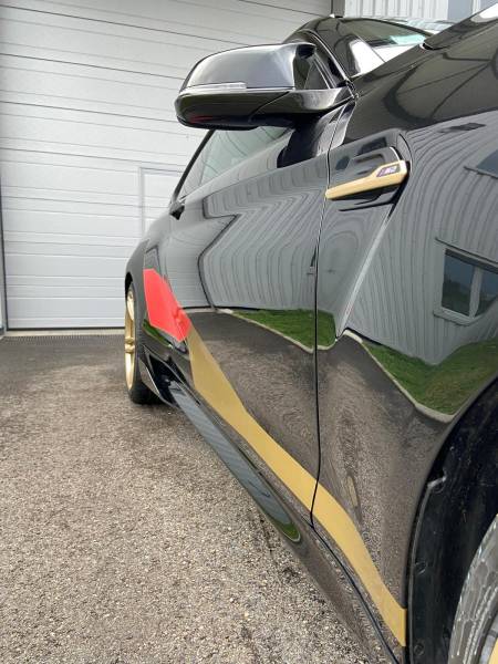 Personnalisation avec un kit déco d’une BMW M2 de Brindas