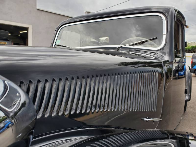 Polissage complet d’une Citroën traction de 1934 d’Ecully