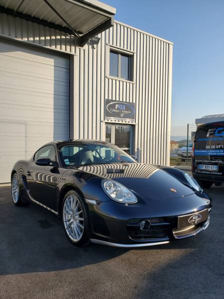 Detailing automobile rénovation carrosserie pour cette Porsche Cayman 987S à Lyon