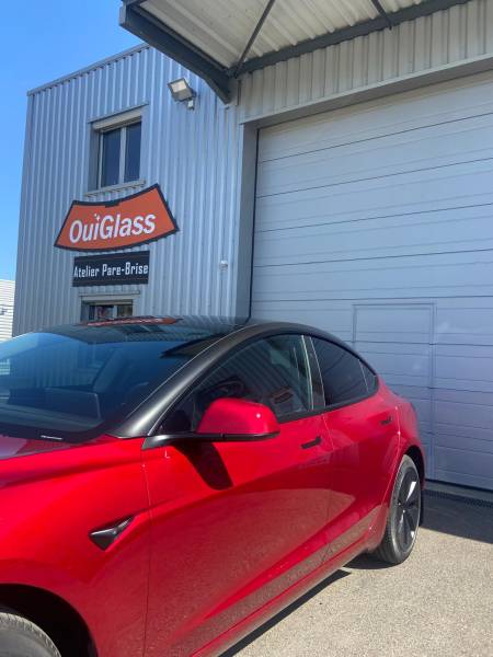 Pose de vitres teintées et covering sur une Tesla model 3 dans le Rhône