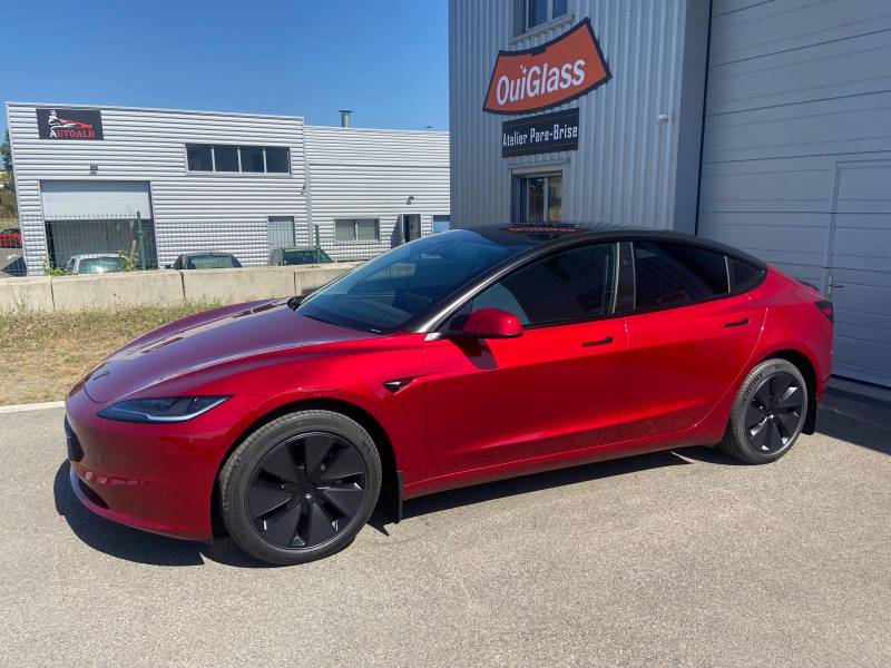 Pose de vitres teintées et covering sur une Tesla model 3 dans le Rhône