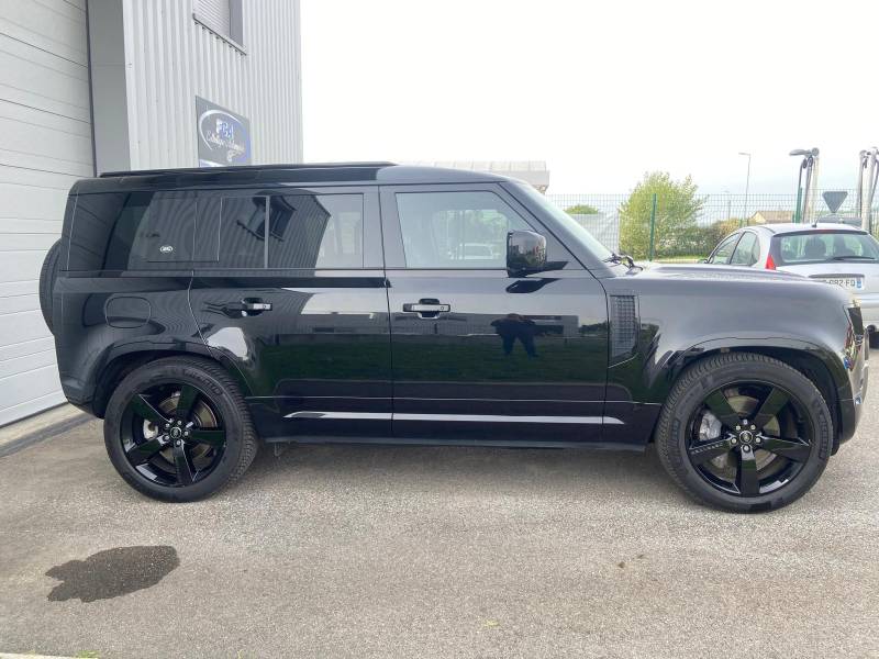 Rénovation de la carrosserie avec un polissage complet sur un Defender du Rhône