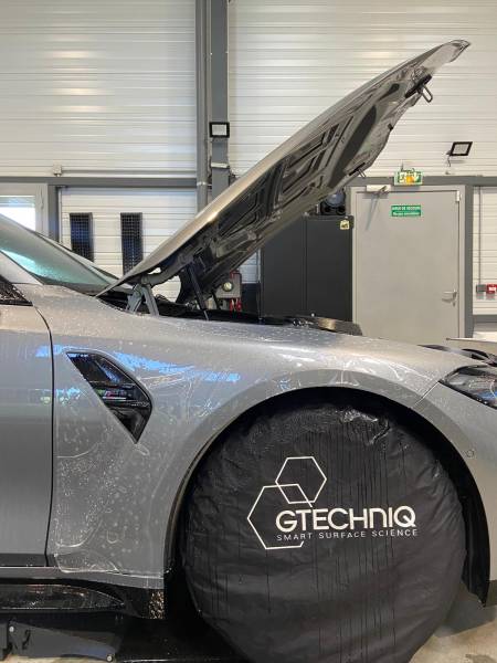 Pose de film PPF sur une aile avant