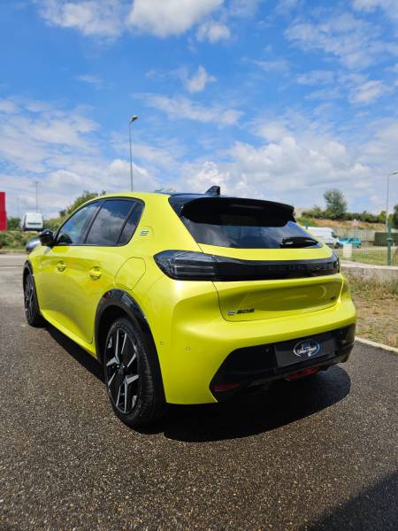 Traitement céramique sur une Peugeot 208 électique de Lyon